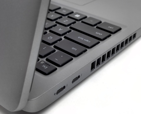 Laptop Dell Latitude 5520 i7 15 cali Full HD porty złącza lewa strona