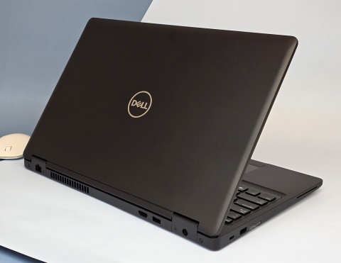 Laptop Dell Latitude 5590 i7 32GB RAM 1TB SSD 15,6" Full HD GeForce MX130 powystawowy