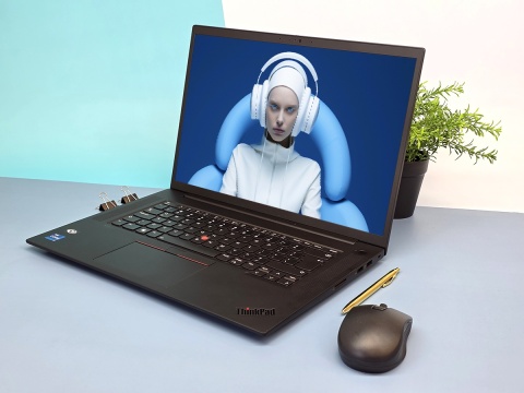 Lenovo ThinkPad P1 G5 i7 / 32 GB RAM / 1 TB SSD / 16" 4K / RTX A2000