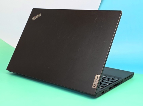 Laptop Lenovo ThinkPad T15p G1 i7 16GB RAM 512GB SSD 15,6" Full HD GTX 1050 Max-Q powystawowy