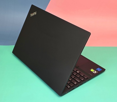 Laptop Lenovo ThinkPad T15 G2 i5 32GB RAM 2TB SSD 15,6" Full HD powystawowy
